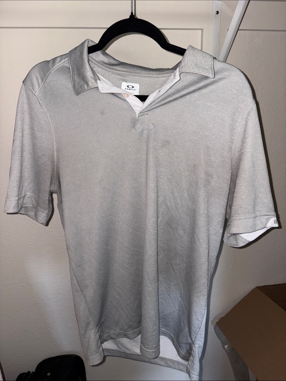 Oakley Light Gray Men's Polo Shirt - Classic Collared Style